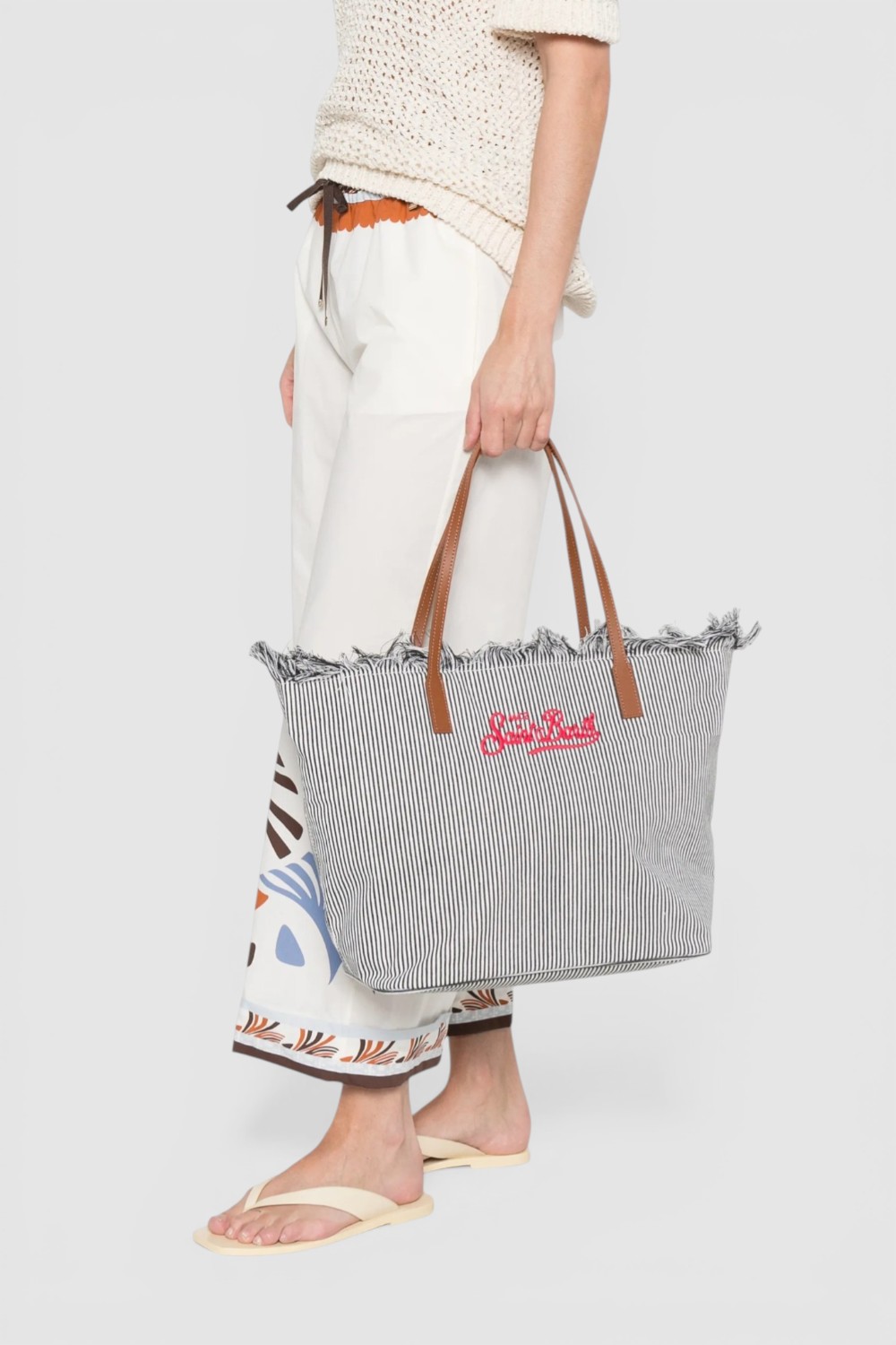 תמונת כל הלוק של תיק כתף